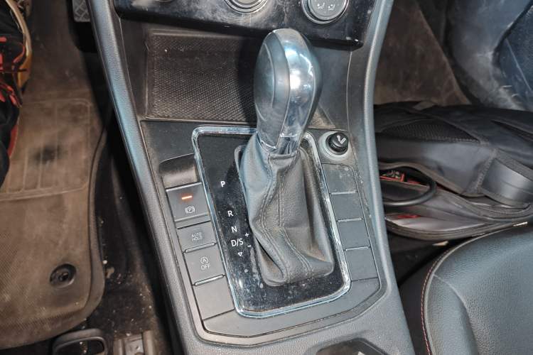 Used Volkswagen Bora 2021 1.5L Automatic Comfort Smart Connect Edition Gear Lever