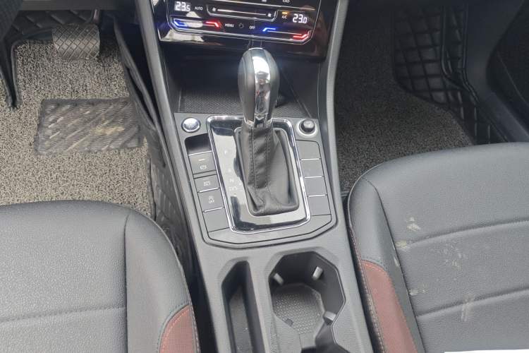 Used Volkswagen Bora 2021 1.5L Automatic Elite Smart Connect Edition Gear Lever
