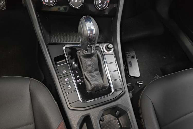 Used Volkswagen Bora 2021 1.5L Automatic Comfort Smart Connect Edition Gear Lever