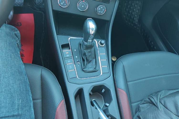 Used Volkswagen Bora 2021 1.5L Automatic Comfort Smart Connect Edition Gear Lever