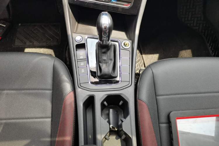 Used Volkswagen Bora 2021 1.5L Automatic Elite Smart Connect Edition Gear Lever