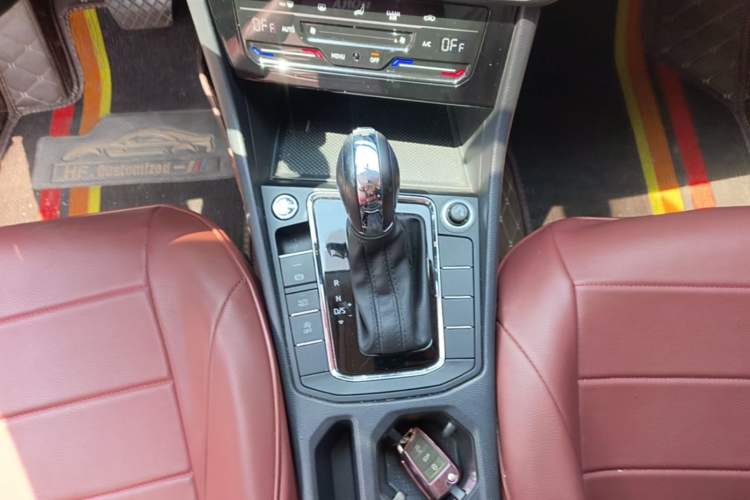 Used Volkswagen Bora 2021 1.5L Automatic Elite Smart Connect Edition Gear Lever
