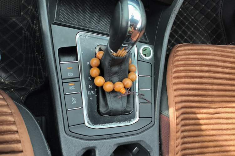 Used Volkswagen Bora 2021 1.5L Automatic Comfort Smart Connect Edition Gear Lever