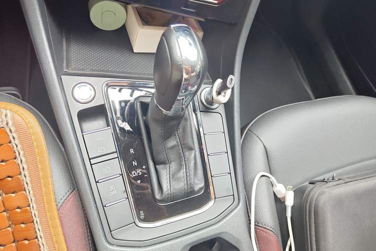 Used Volkswagen Bora 2021 1.5L Automatic Elite Smart Connect Edition Gear Lever