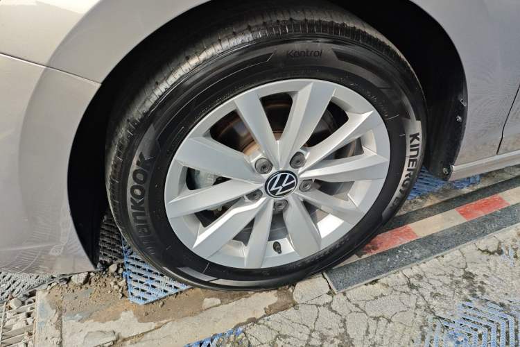 Used Volkswagen Bora 2021 1.5L Automatic Elite Smart Connect Edition Left Front Wheel Hub