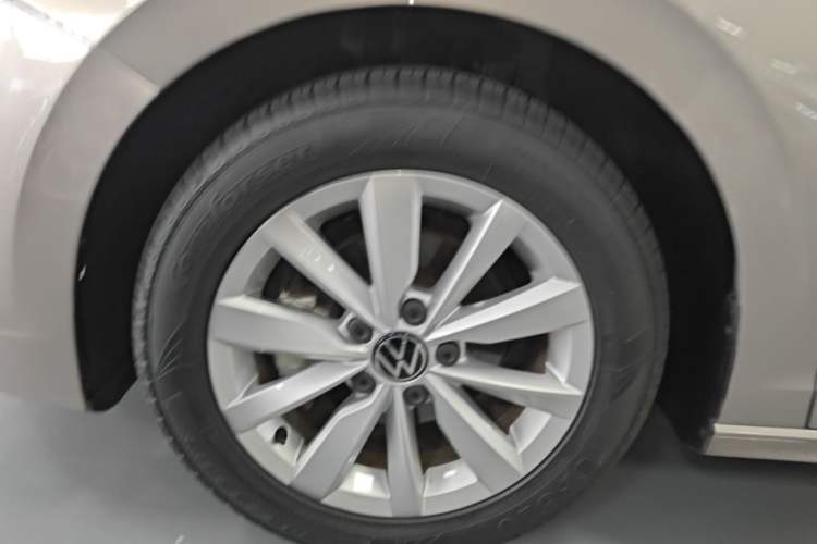 Used Volkswagen Bora 2021 1.5L Automatic Comfort Smart Connect Edition Left Front Wheel Hub