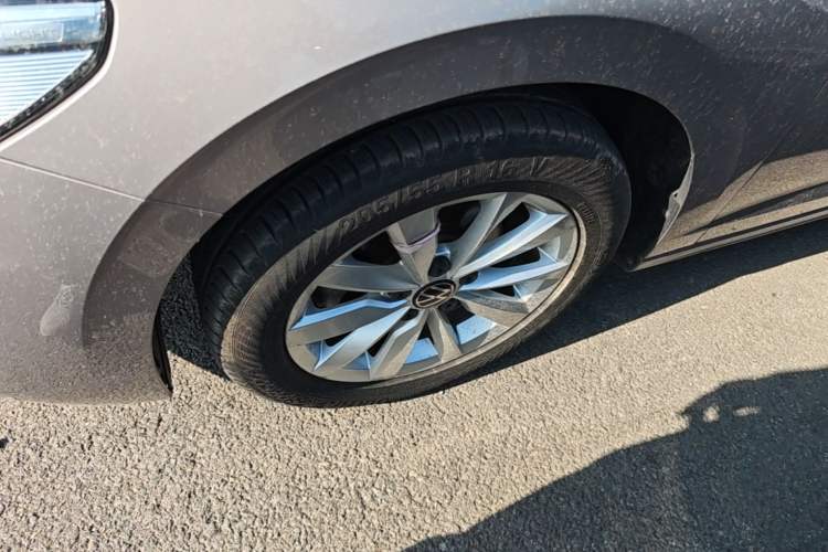 Used Volkswagen Bora 2021 1.5L Automatic Comfort Smart Connect Edition Left Front Wheel Hub