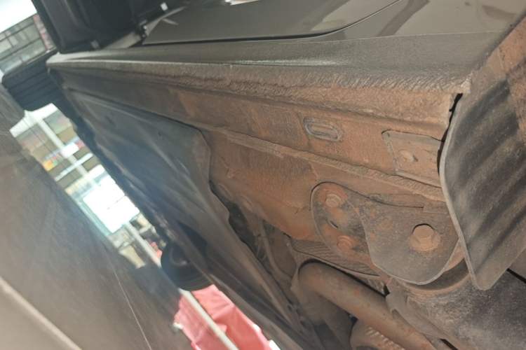 Used Volkswagen Bora 2021 1.5L Manual Comfort Smart Connect Edition Left Side Sill