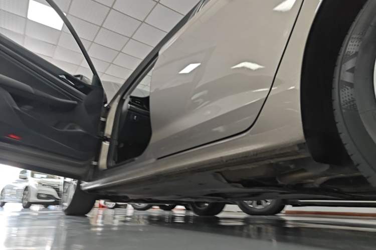 Used Volkswagen Bora 2021 1.5L Automatic Comfort Smart Connect Edition Left Side Sill