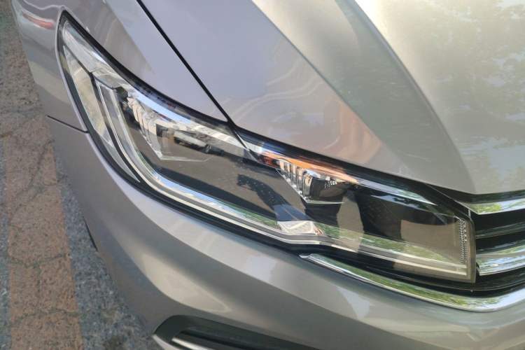 Used Volkswagen Bora 2021 1.5L Automatic Elite Smart Connect Edition Right Front Headlight