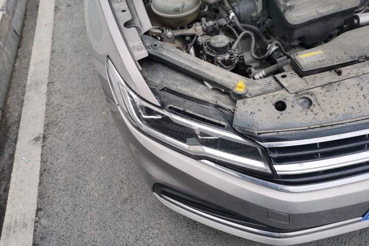 Used Volkswagen Bora 2021 1.5L Automatic Comfort Smart Connect Edition Right Front Headlight