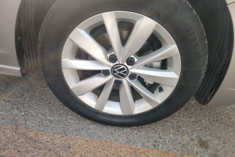 Used Volkswagen Bora 2021 1.5L Automatic Elite Smart Connect Edition Right Front Wheel Hub