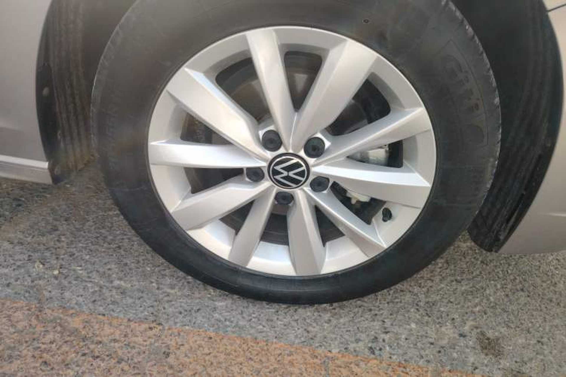 Used Volkswagen Bora 2021 1.5L Automatic Elite Smart Connect Edition Right Front Wheel Hub