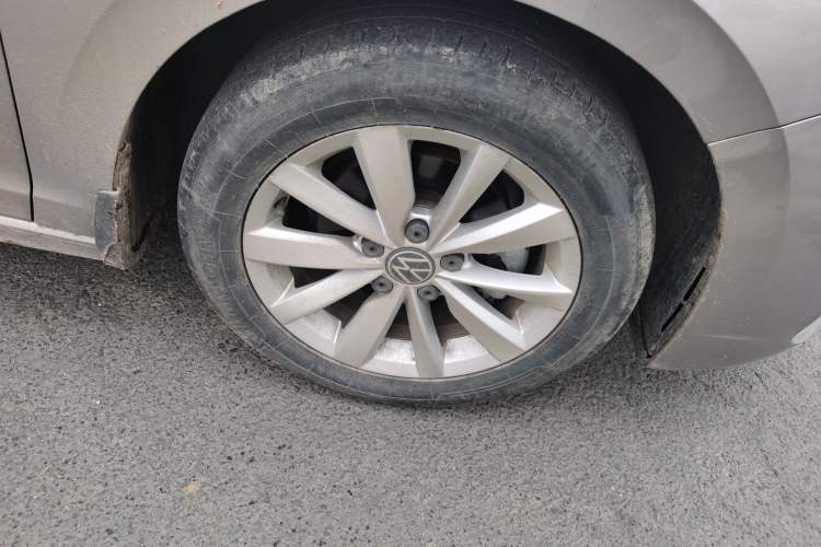 Used Volkswagen Bora 2021 1.5L Automatic Comfort Smart Connect Edition Right Front Wheel Hub
