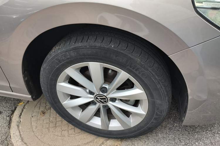 Used Volkswagen Bora 2021 1.5L Automatic Comfort Smart Connect Edition Right Front Wheel Hub