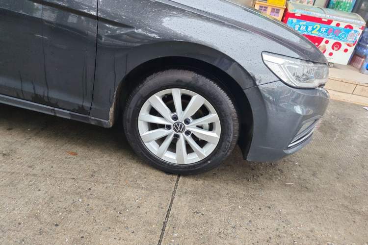 Used Volkswagen Bora 2021 1.5L Automatic Elite Smart Connect Edition Right Front Wheel Hub
