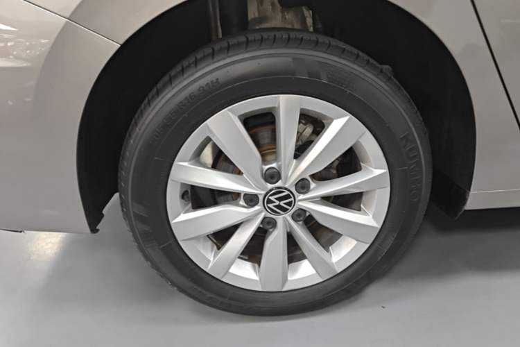 Used Volkswagen Bora 2021 1.5L Automatic Comfort Smart Connect Edition Right Rear Wheel Hub