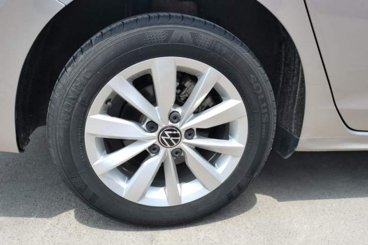 Used Volkswagen Bora 2021 1.5L Automatic Elite Smart Connect Edition Right Rear Wheel Hub