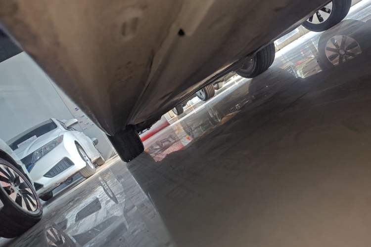 Used Volkswagen Bora 2021 1.5L Automatic Comfort Smart Connect Edition Right Side Sill
