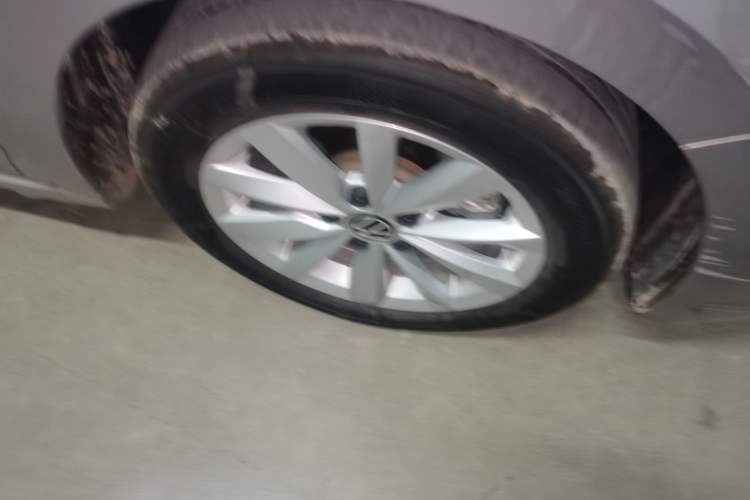 Used Volkswagen Bora 2021 1.5L Automatic Comfort Smart Connect Edition Right Front Wheel Hub