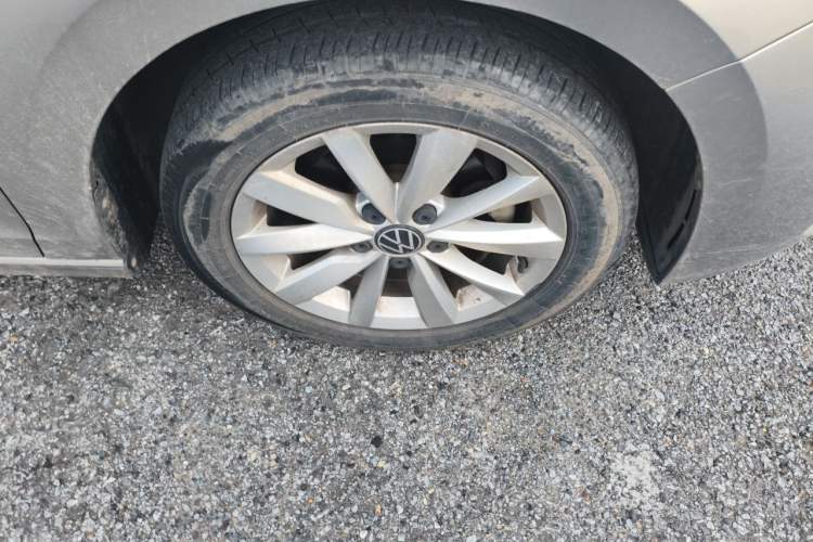 Used Volkswagen Bora 2021 1.5L Automatic Comfort Smart Connect Edition Right Front Wheel Hub