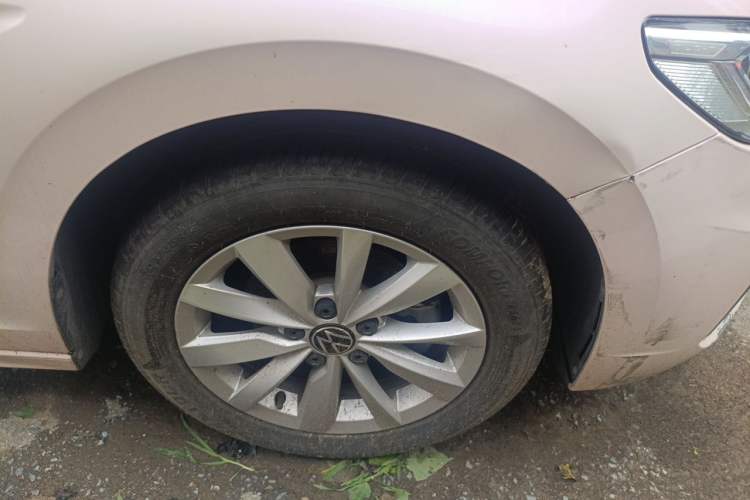 Used Volkswagen Bora 2021 1.5L Automatic Elite Smart Connect Edition Right Front Wheel Hub