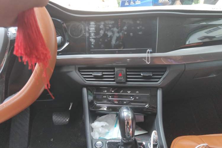 Used Volkswagen Bora 2021 1.5L Automatic Comfort Smart Connect Edition Audio And AC Panel