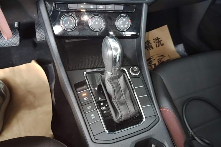 Used Volkswagen Bora 2021 1.5L Automatic Comfort Smart Connect Edition Gear Lever