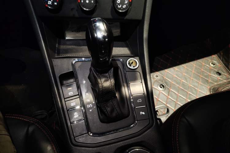 Used Volkswagen Bora 2021 1.5L Automatic Fashionable Smart Connectivity Version Gear Lever