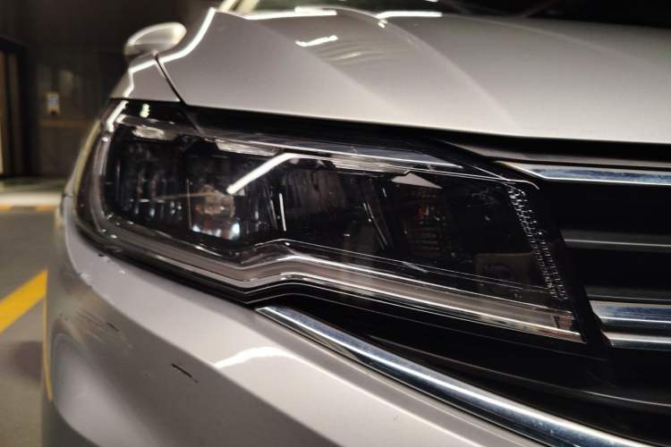 Used Volkswagen Bora 2021 1.5L Automatic Fashionable Smart Connectivity Version Right Front Headlight