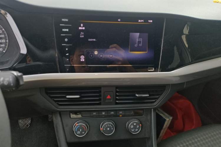 Used Volkswagen Bora 2021 1.5L Manual Fashion Smart Connect Edition Audio And AC Panel