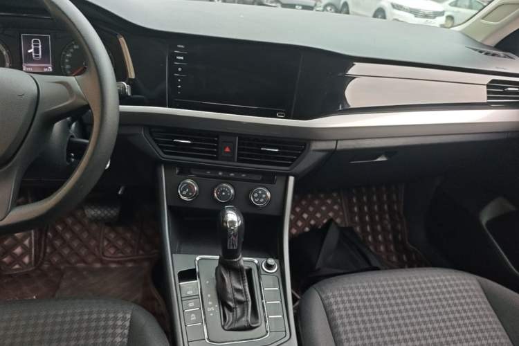 Used Volkswagen Bora 2021 1.5L Automatic Fashionable Smart Connectivity Version Audio And AC Panel