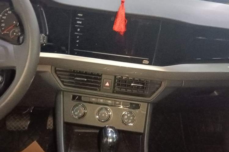 Used Volkswagen Bora 2021 1.5L Automatic Fashionable Smart Connectivity Version Audio And AC Panel