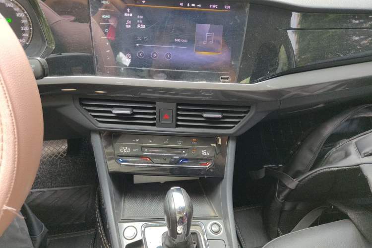 Used Volkswagen Bora 2021 1.5L Automatic Elite Smart Connect Edition Audio And AC Panel