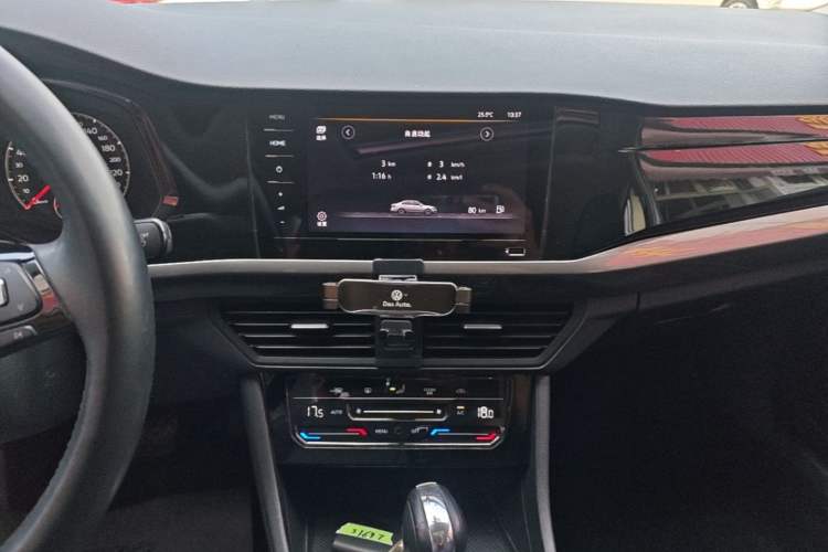 Used Volkswagen Bora 2021 1.5L Automatic Elite Smart Connect Edition Audio And AC Panel
