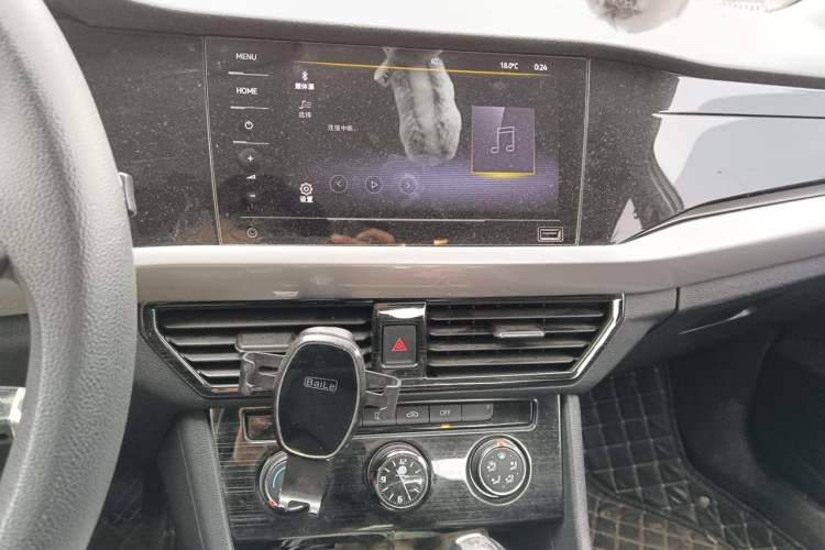 Used Volkswagen Bora 2021 1.5L Automatic Fashionable Smart Connectivity Version Audio And AC Panel