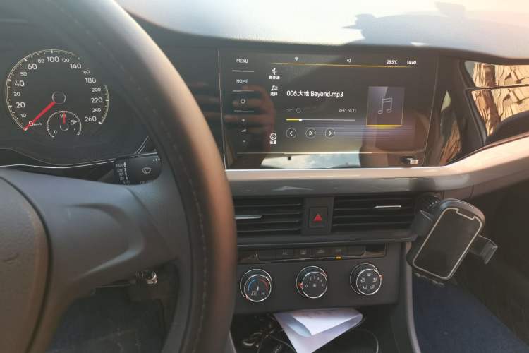 Used Volkswagen Bora 2021 1.5L Manual Fashion Smart Connect Edition Audio And AC Panel