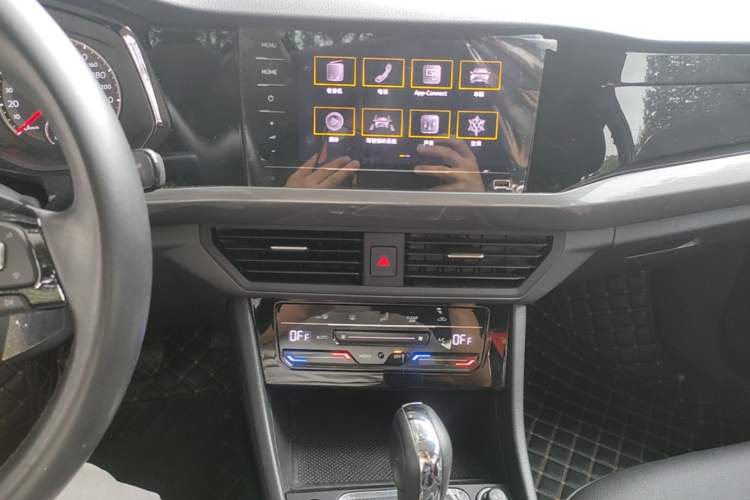 Used Volkswagen Bora 2021 1.5L Automatic Elite Smart Connect Edition Audio And AC Panel