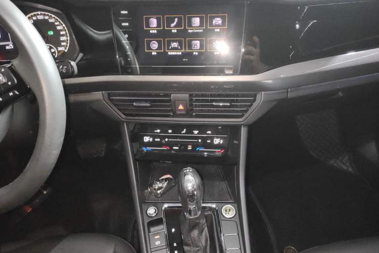 Used Volkswagen Bora 2021 280TSI DSG Elite Smart Connectivity Version Audio And AC Panel