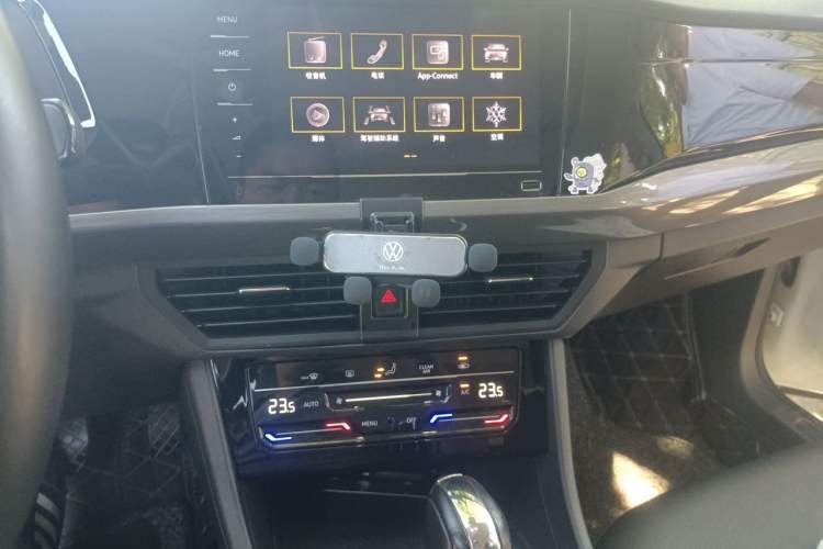 Used Volkswagen Bora 2021 1.5L Automatic Elite Smart Connect Edition Audio And AC Panel