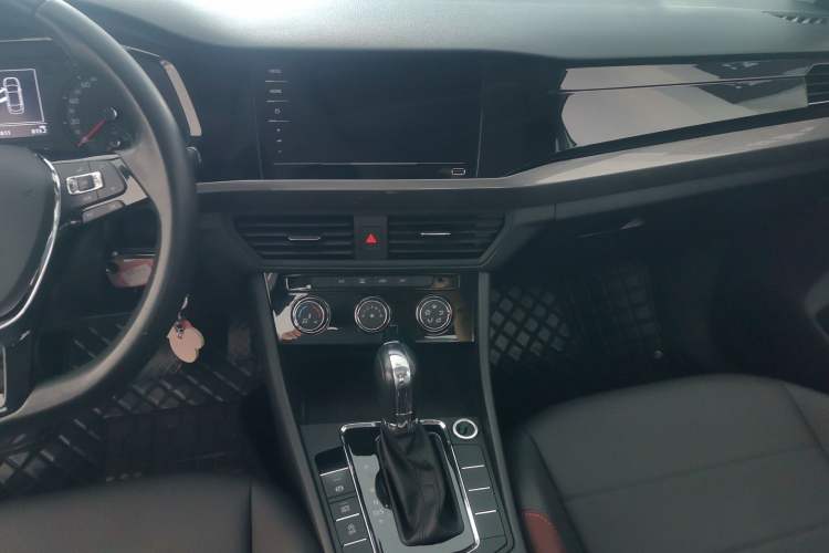 Used Volkswagen Bora 2021 1.5L Automatic Comfort Smart Connect Edition Audio And AC Panel
