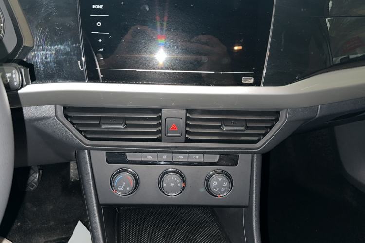 Used Volkswagen Bora 2021 1.5L Manual Fashion Smart Connect Edition Audio And AC Panel