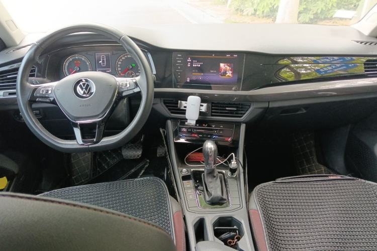 Used Volkswagen Bora 2021 1.5L Automatic Elite Smart Connect Edition Center Console