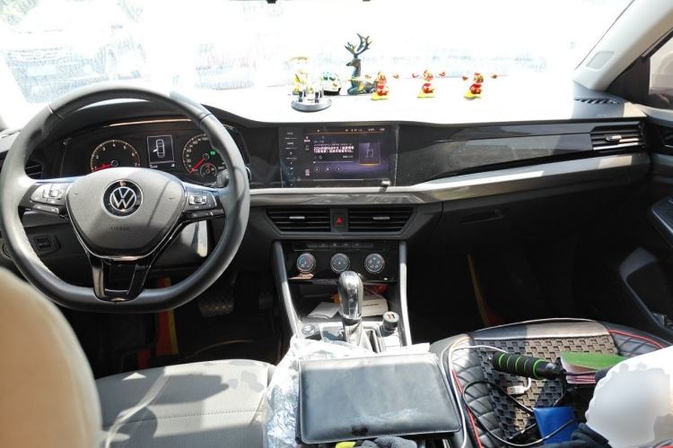 Used Volkswagen Bora 2021 1.5L Automatic Comfort Smart Connect Edition Center Console