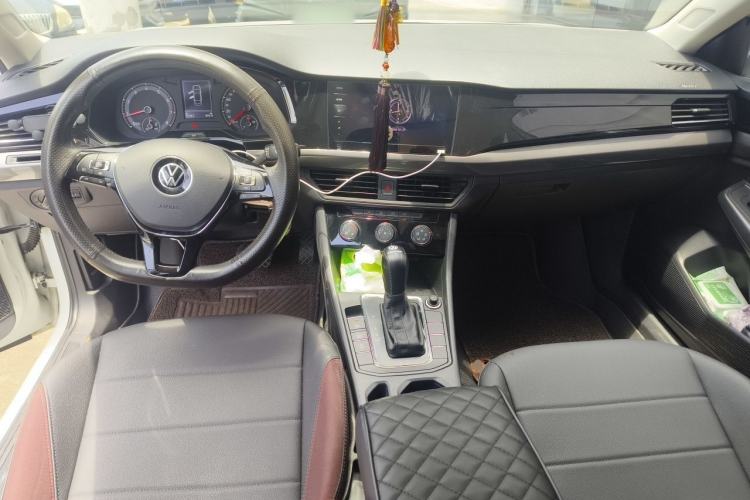 Used Volkswagen Bora 2021 1.5L Automatic Comfort Smart Connect Edition Center Console