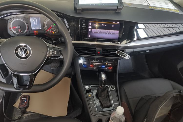 Used Volkswagen Bora 2021 1.5L Automatic Elite Smart Connect Edition Center Console