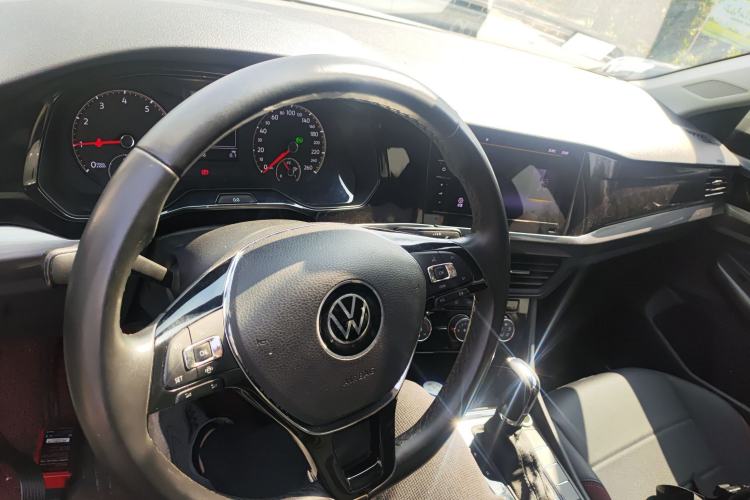 Used Volkswagen Bora 2021 1.5L Automatic Comfort Smart Connect Edition Center Console