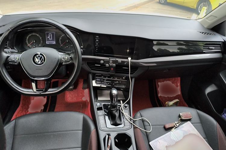 Used Volkswagen Bora 2021 1.5L Automatic Elite Smart Connect Edition Center Console