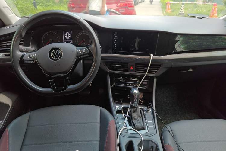 Used Volkswagen Bora 2021 1.5L Automatic Elite Smart Connect Edition Center Console