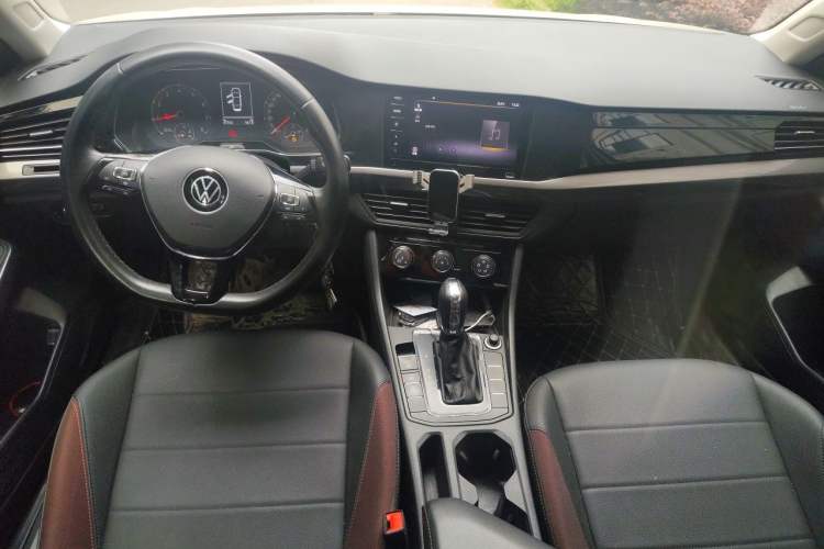 Used Volkswagen Bora 2021 1.5L Automatic Comfort Smart Connect Edition Center Console